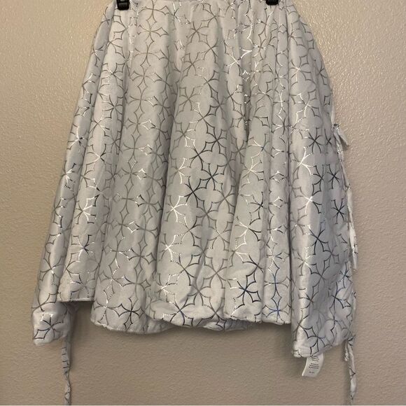 White fleece modern silver print Christmas Tree Skirt Round 49” Holiday Decor - Picture 3 of 8